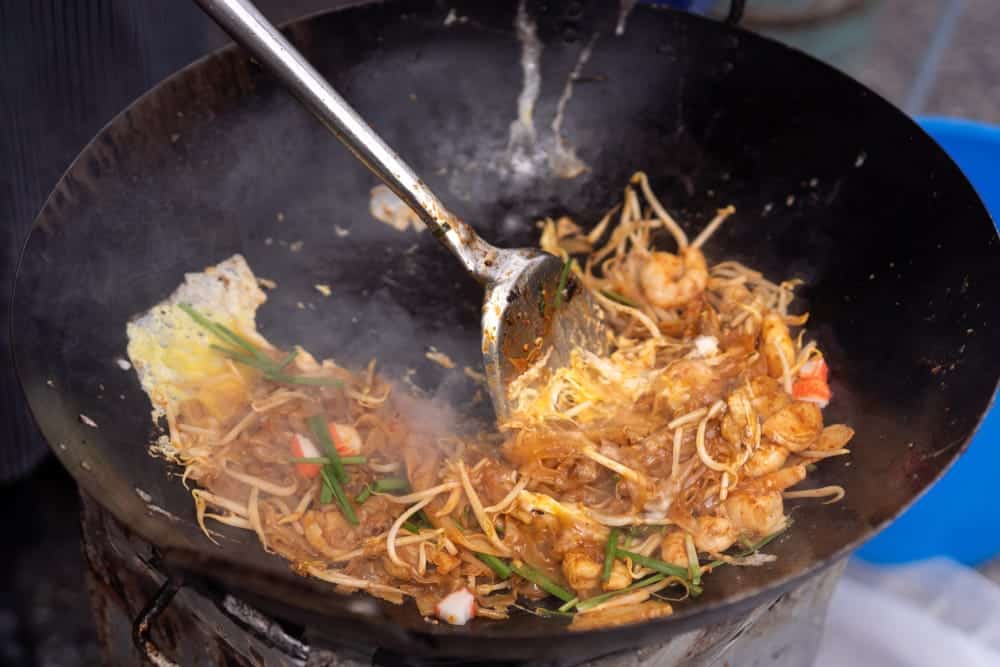 chef cooking kway teow mee