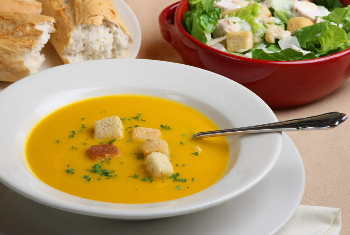 30 Appetizing Soup And Salad Lunch Ideas