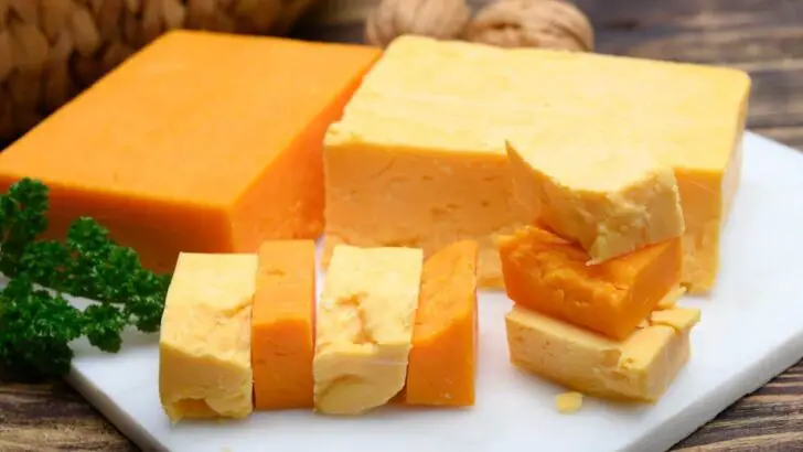 How to Make Cheddar Cheese – A Simple Guide