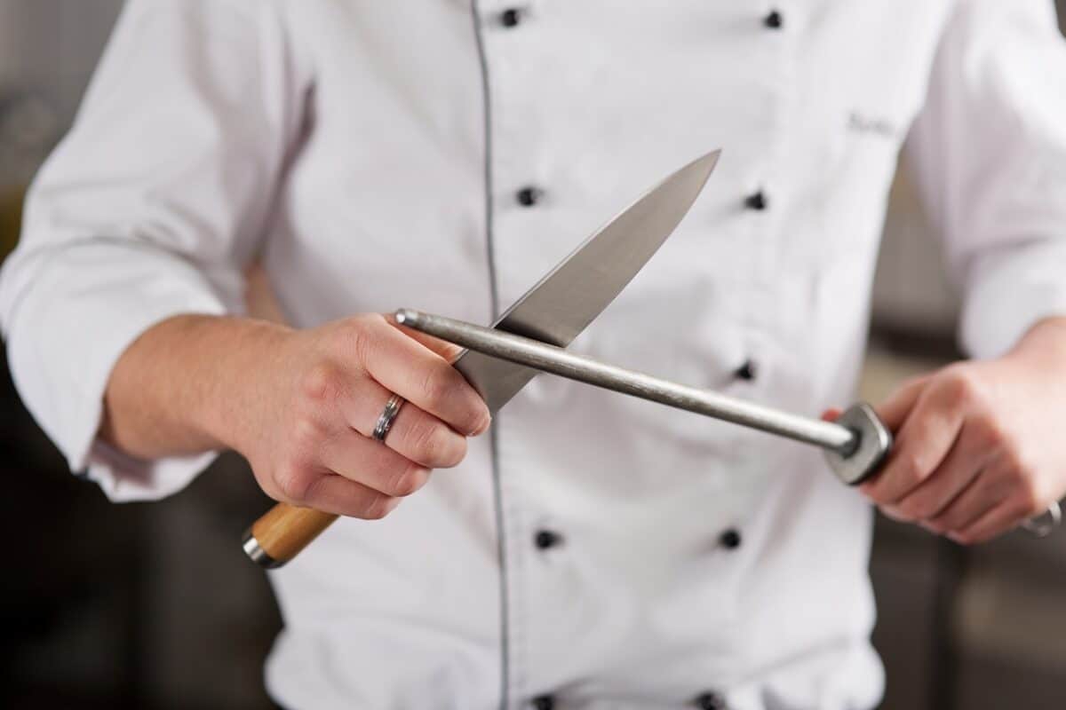 How to Use a Knife Sharpener – The Ultimate Guide
