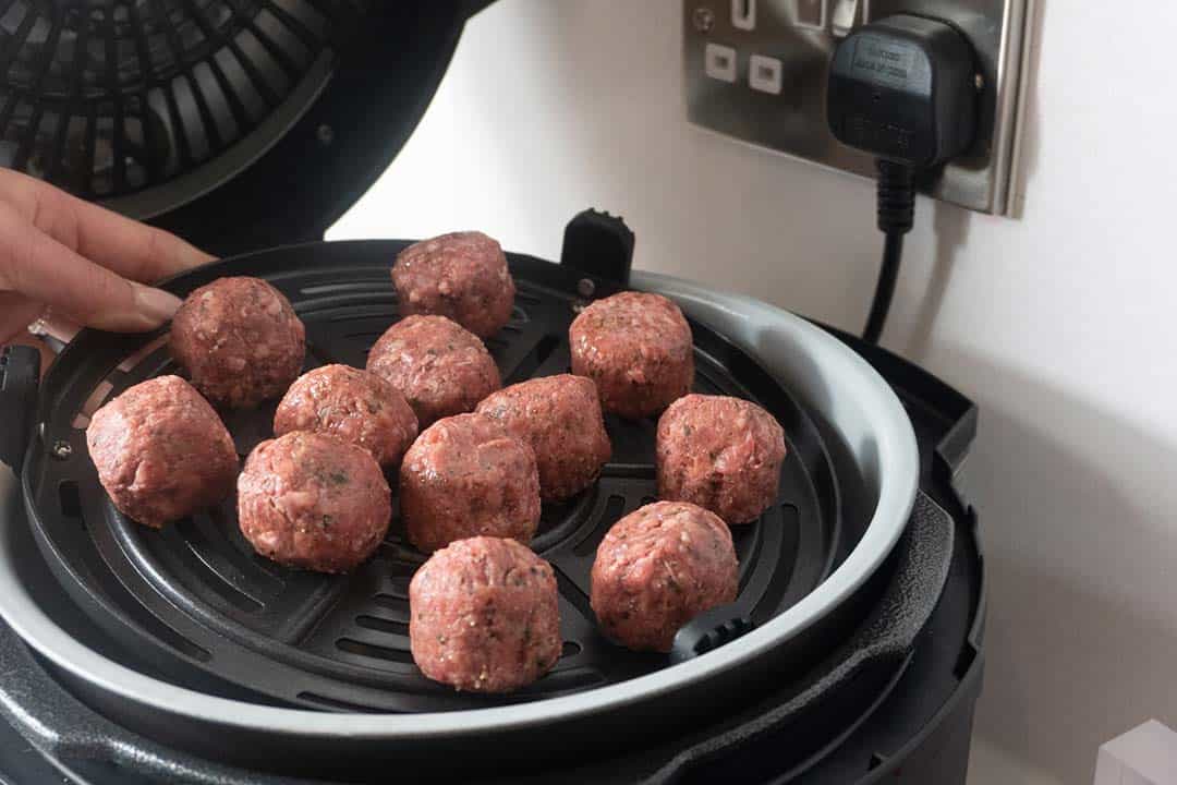 How Long To Cook Meatballs In Oven (Temperature Guide)