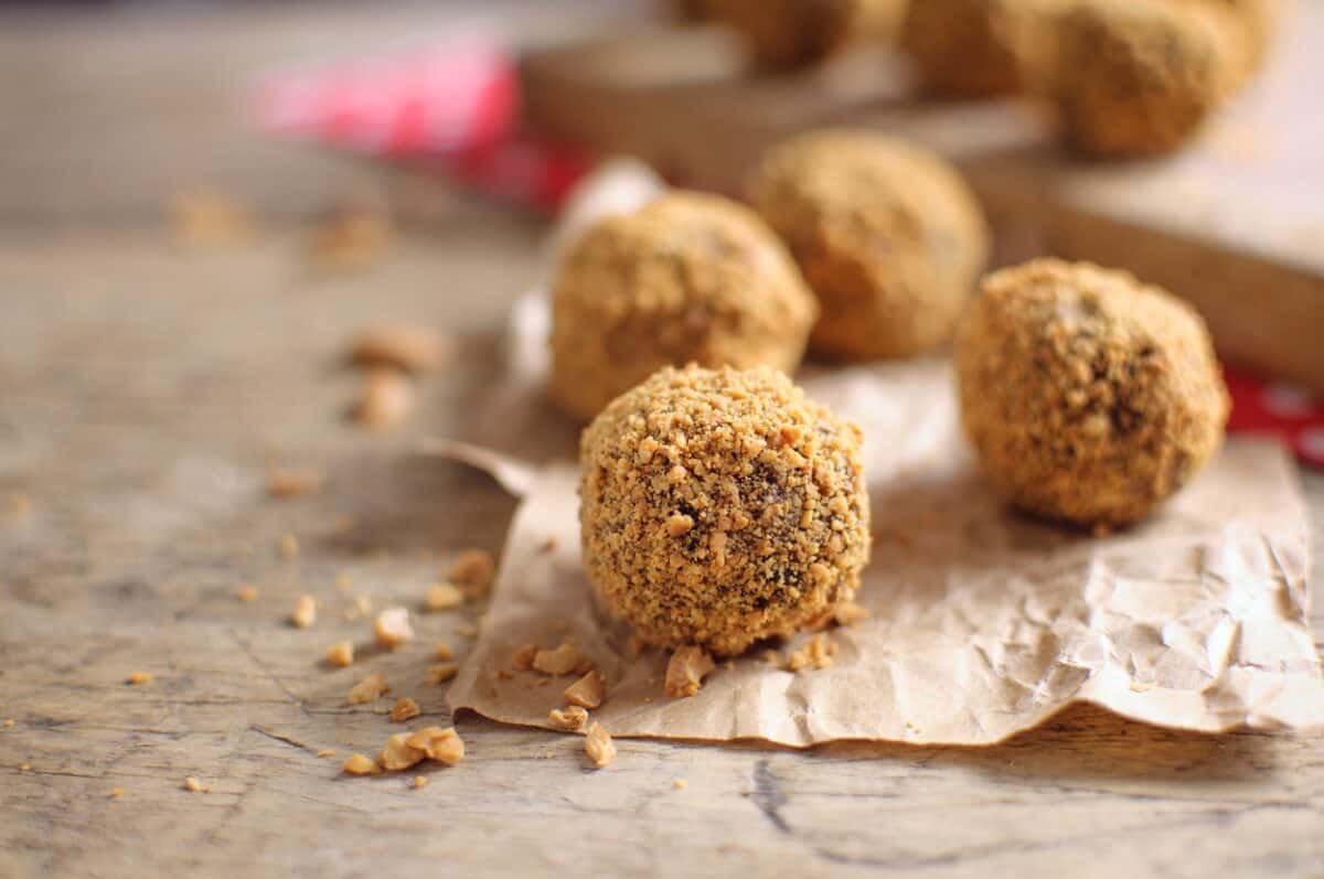 No Bake Peanut Butter Balls – Healthy Snack Recipe