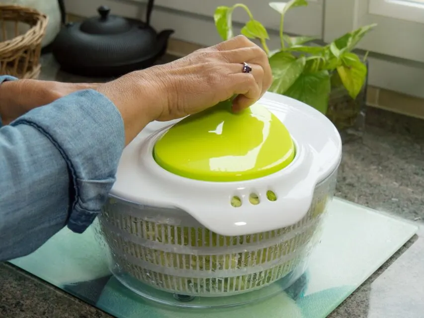 How To Use A Salad Spinner & Best Salad Spinners Review