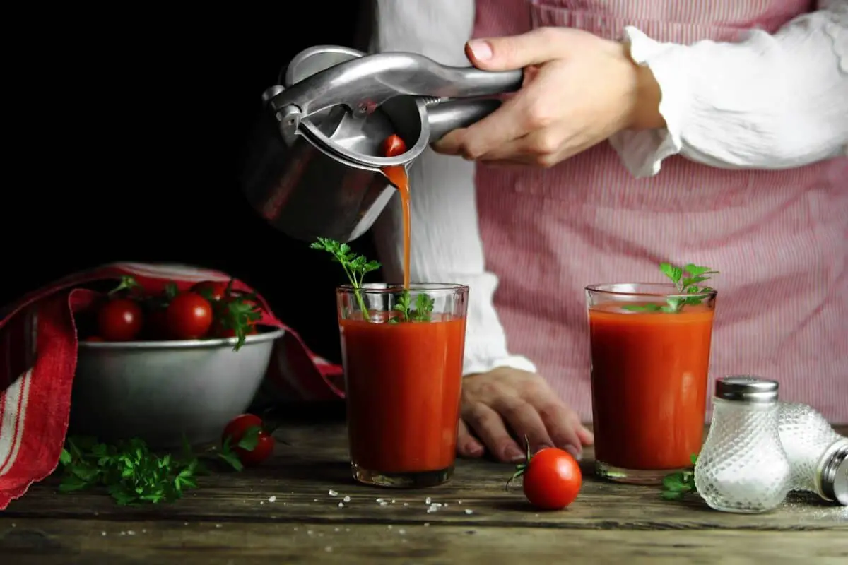 How to Make Tomato Juice with a Juicer