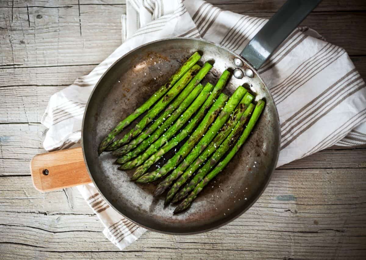 How to Cook Asparagus in a Pan