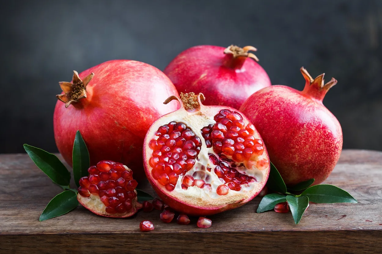 How to Cut Open a Pomegranate