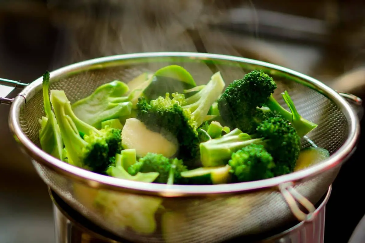 Steaming broccoli in a strainer