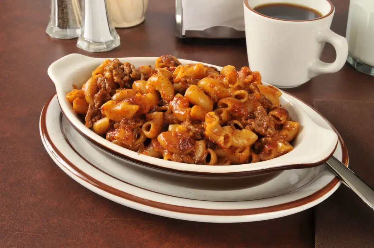 chili hamburger macaroni