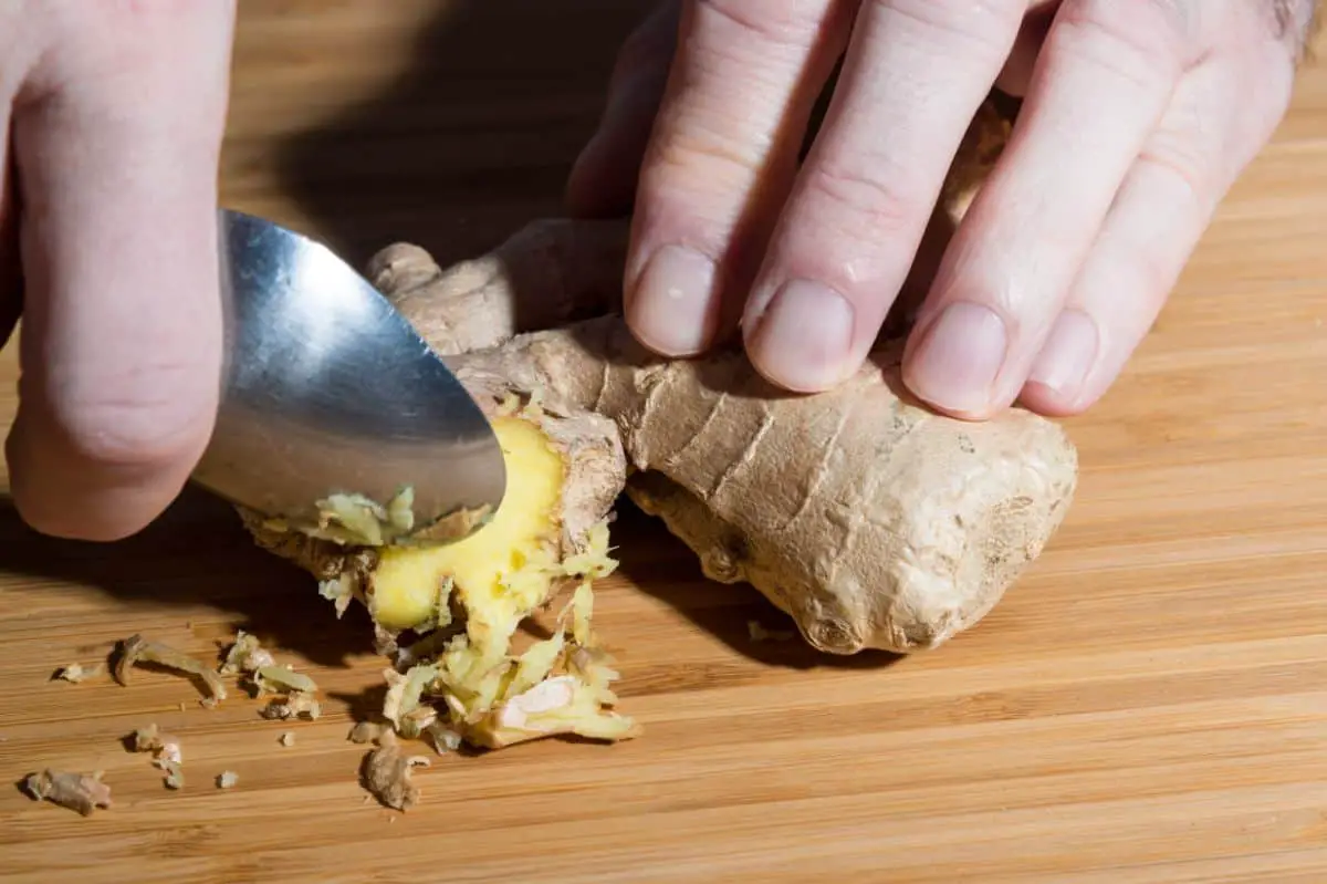 peeling ginger using spoon