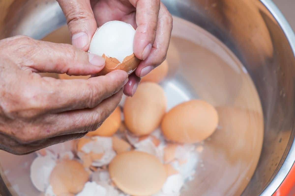 peeling hard boiled eggs
