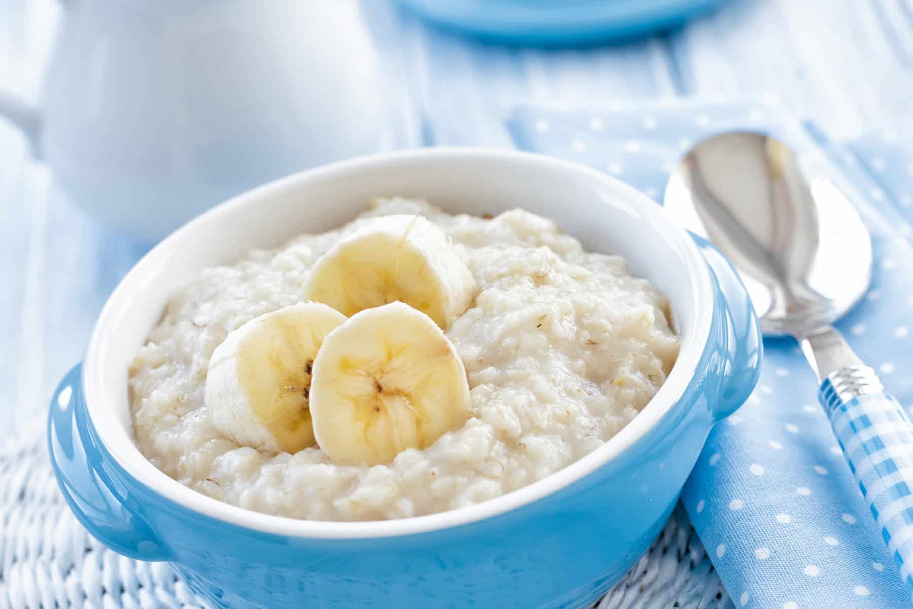 How to Make Hot Oatmeal for Breakfast