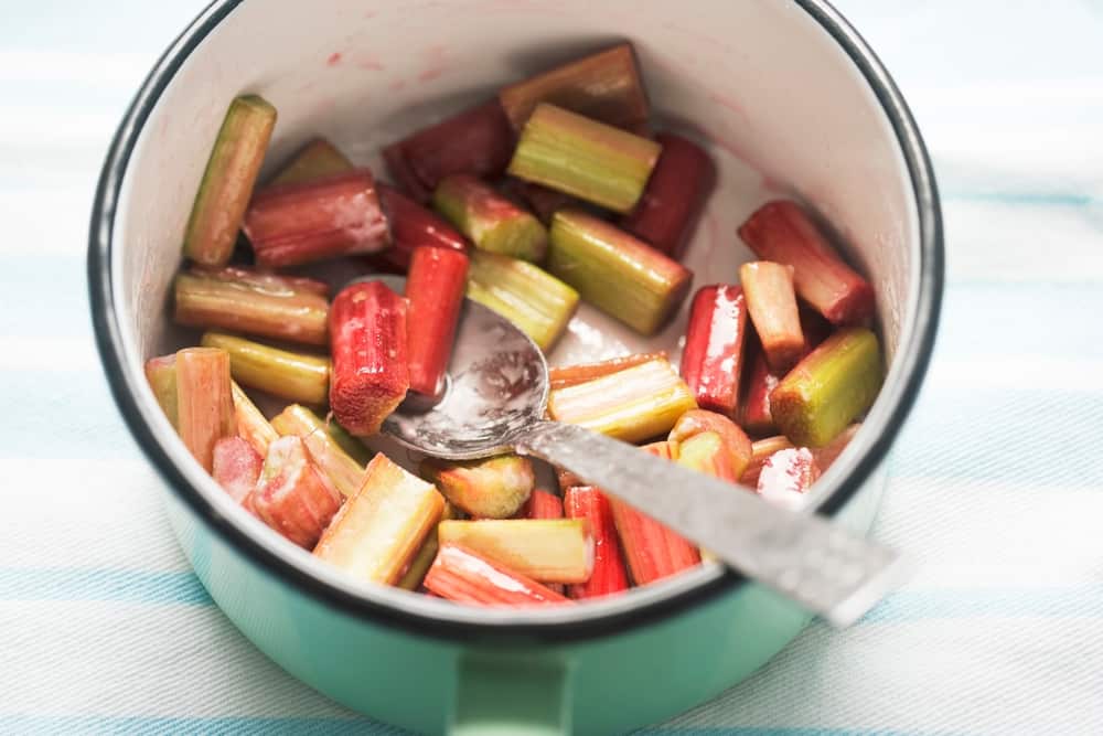 How to Cook Rhubarb & Rhubarb Crumble Recipe